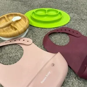 Ezpz | Accessories | Bazzle Baby Silicone Bib Set Pink And Burgundy ...